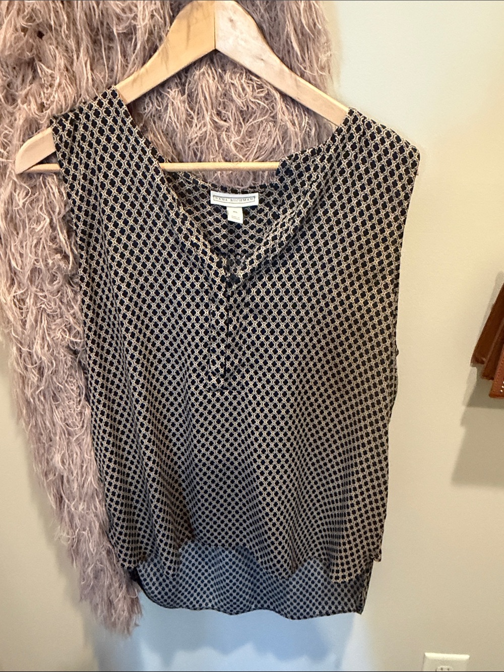 Dana Buchman Black Geometric Sleeveless Blouse